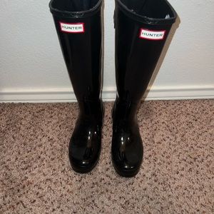 Womens Hunter tall black gloss rain boots size 6 or EU 37
